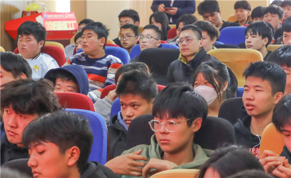 大咖進(jìn)校園|知曉前沿行業(yè)，把握發(fā)展前景