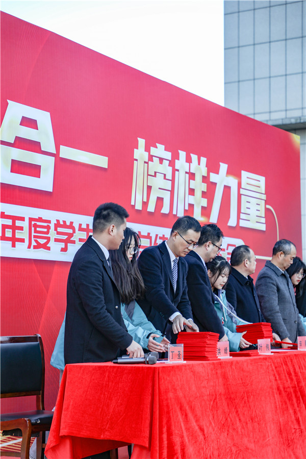 知行合一，榜樣力量 —南京新華2021年度學(xué)生工作總結(jié)暨表彰大會(huì)圓滿落幕！