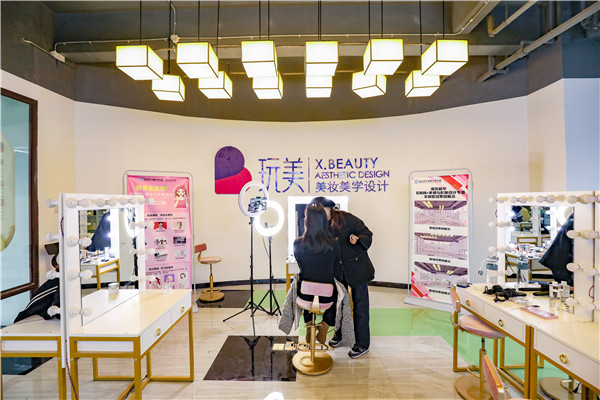 新課堂，迎接新成長(zhǎng)|南新新華美妝新生參觀新教室