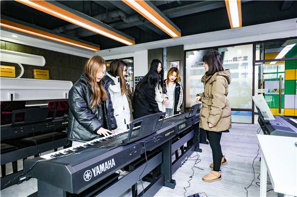 新課堂，迎接新成長(zhǎng)|南新新華美妝新生參觀新教室