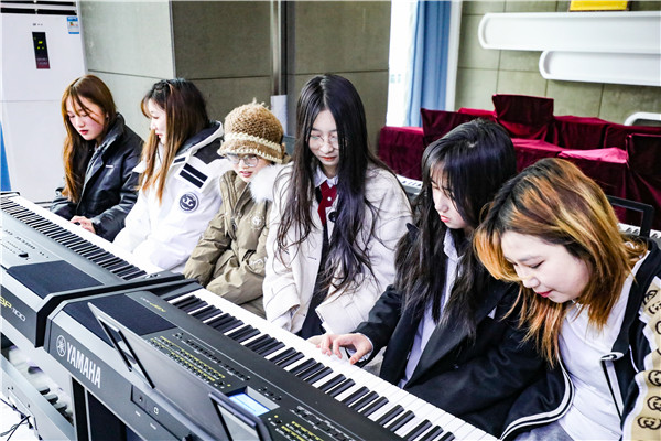 新課堂，迎接新成長(zhǎng)|南新新華美妝新生參觀新教室