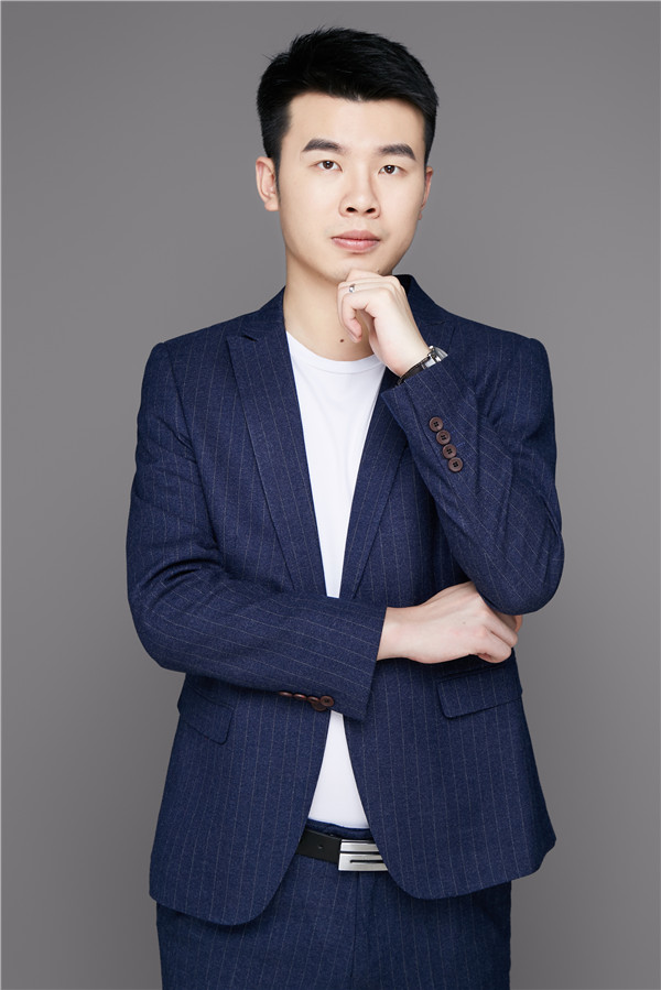 王者爭(zhēng)霸 限定名額！LGD俱樂部明星成員來新華啦！快來一戰(zhàn)高低