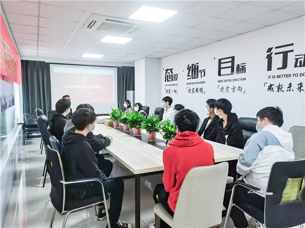 企業(yè)招聘進校園，助力學(xué)生高質(zhì)量就業(yè)