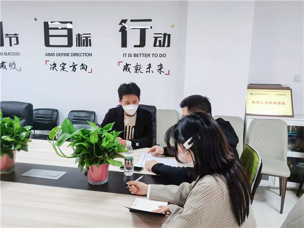 企業(yè)招聘進校園，助力學(xué)生高質(zhì)量就業(yè)