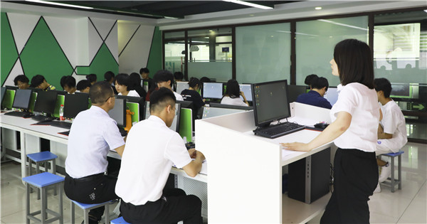 南京新華結(jié)課答辯|你們的成長，我們來見證！