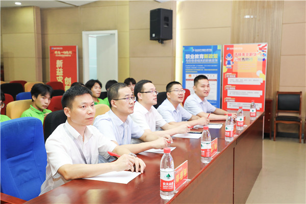 為幫助我校學(xué)生明確職業(yè)生涯規(guī)劃，確定個(gè)人職業(yè)方向，強(qiáng)化職業(yè)規(guī)劃意識(shí)，更好地樹立個(gè)人理想，2022年7月29日，南京新華電腦專修學(xué)校在學(xué)術(shù)報(bào)告廳舉行第十二屆職業(yè)生涯規(guī)劃演講大賽