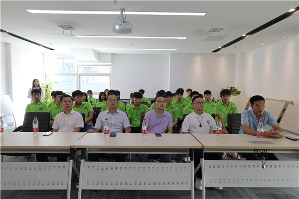 大咖進(jìn)校園|雛鷹展翅，智領(lǐng)未來