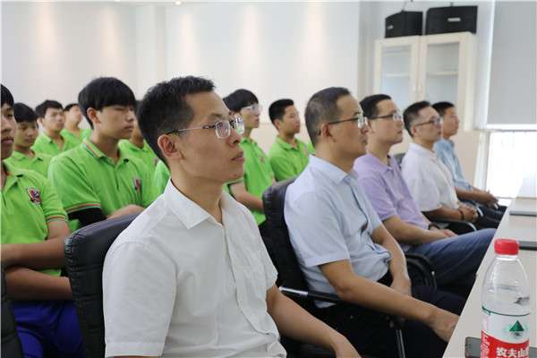 大咖進(jìn)校園|雛鷹展翅，智領(lǐng)未來