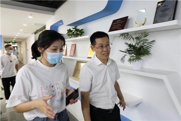 南京新華教師進(jìn)企業(yè)，為實(shí)踐教學(xué)保駕護(hù)航