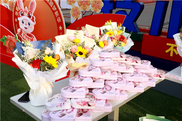 “三八”國(guó)際婦女節(jié)來(lái)臨，南京新華向所有女性致以節(jié)日最美好的祝福！