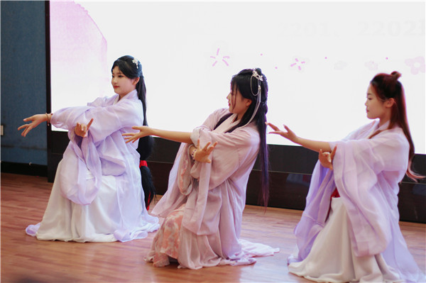 南京新華互聯網+美妝與形象設計<a href=http://njxh.cn target=_blank class=infotextkey>專業(yè)</a>結課答辯圓滿結束