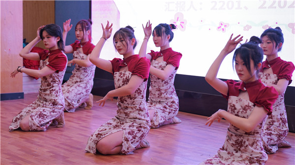 南京新華互聯網+美妝與形象設計<a href=http://njxh.cn target=_blank class=infotextkey>專業(yè)</a>結課答辯圓滿結束