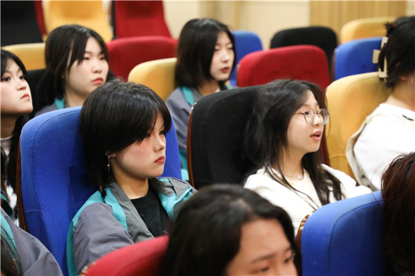 家?；?dòng) 共促成長|南京新華《商業(yè)美工后期實(shí)訓(xùn)》課程結(jié)課答辯順利結(jié)束