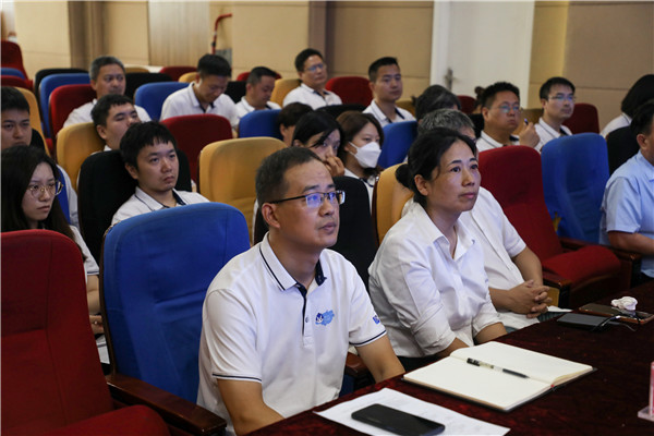 匯聚全國名師 實戰(zhàn)練兵分享 新華名師巡講開啟暑期全員“充電”模式