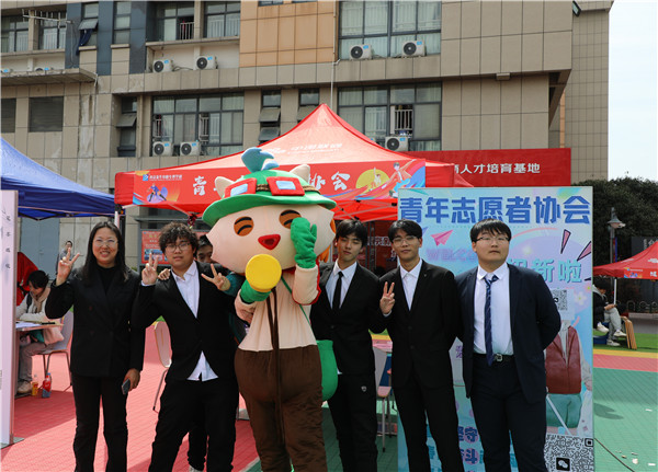 追光有“你”，歡迎“新”上人 南京新華電腦專修學校2024年春季社團招新大會順利收官