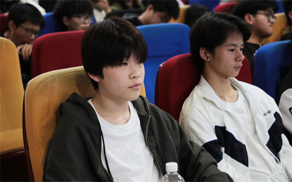 創(chuàng)新引領未來——智能時代設計師發(fā)展之路講座圓滿舉行