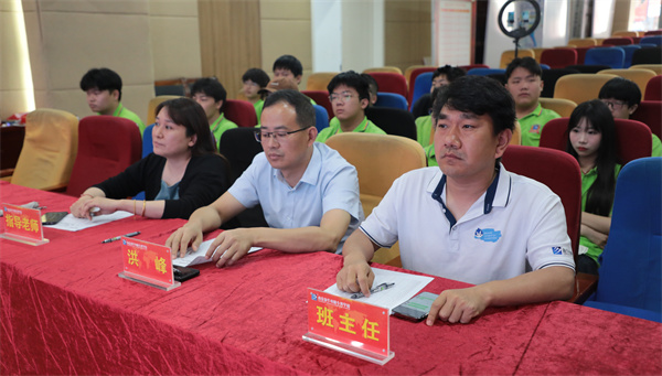 南京新華電腦專(zhuān)修學(xué)校互聯(lián)網(wǎng)2303班結(jié)課答辯圓滿(mǎn)落幕，學(xué)子展現(xiàn)<a href=http://njxh.cn target=_blank class=infotextkey>專(zhuān)業(yè)</a>技能與風(fēng)采