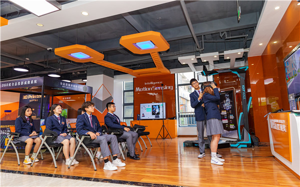 初高中生學VR新技術專業(yè)，開啟新世界