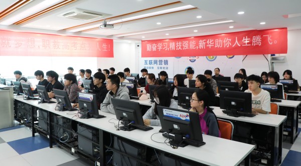 初中畢業(yè)生沒考上學什么？南京新華電腦為你指引未來方向！