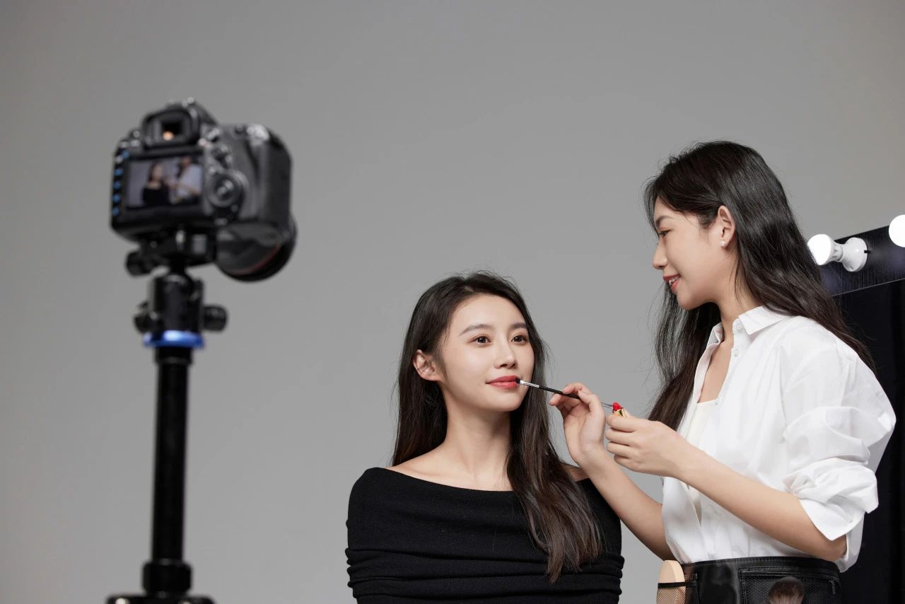 彩妝行業(yè)復(fù)蘇背后，